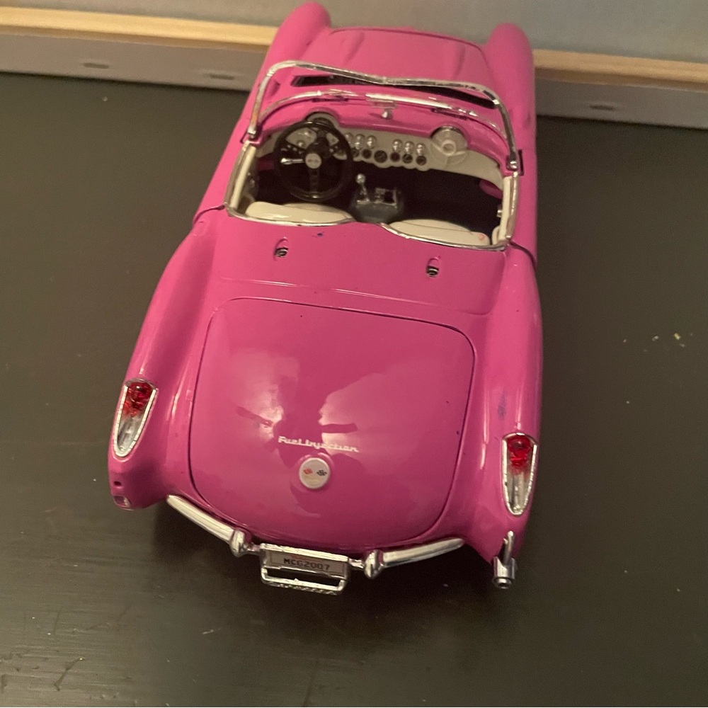 1957 Chevrolet Corvette Pink 1:18 Die Cast Car Maisto - Picture 9 of 12